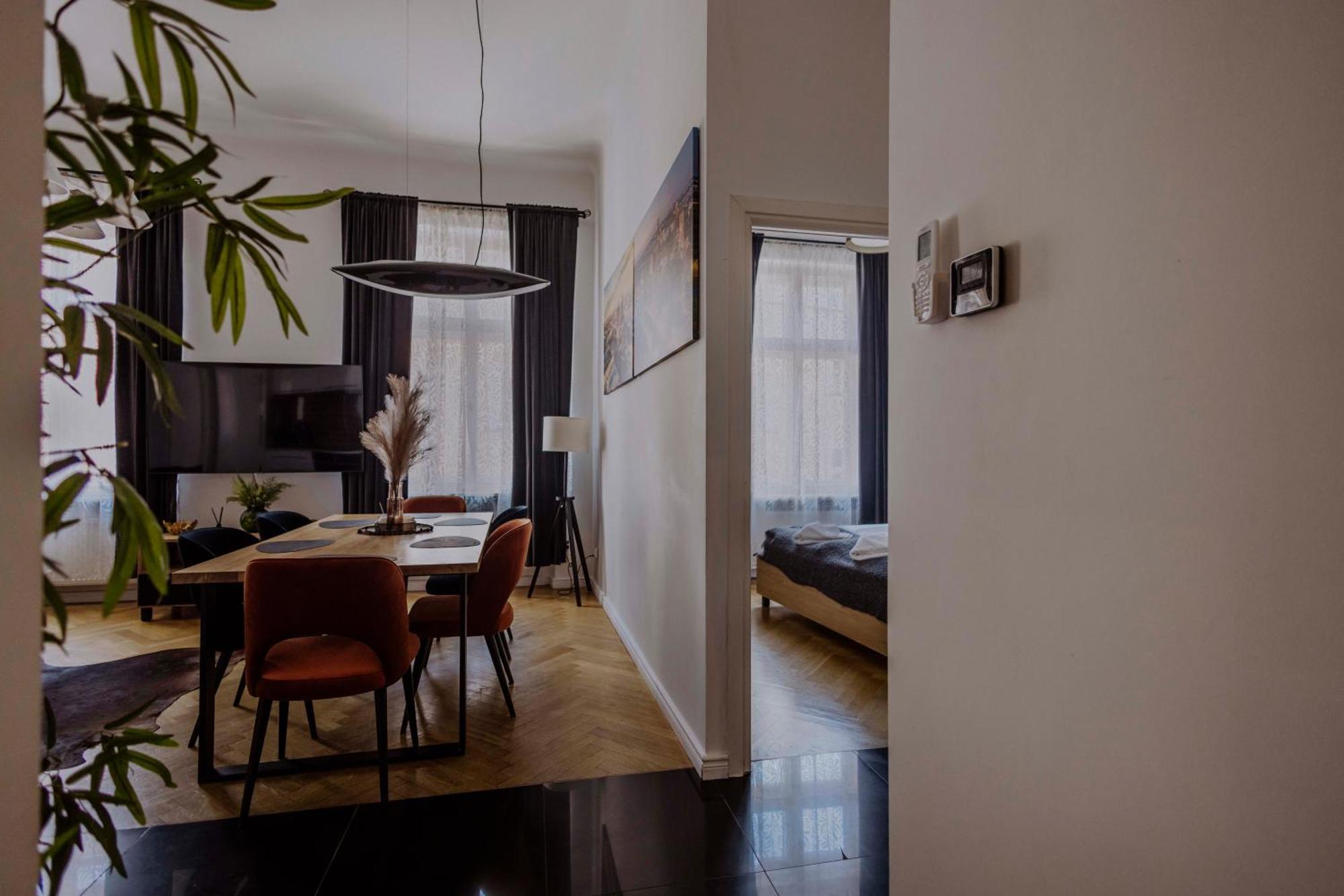 Golden Pearl - Main Square, 100 Sqm, 4 Apartment
